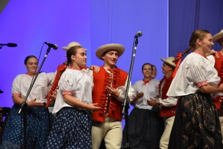 Piąty dzień Tygodnia Kultury Beskidzkiej w Wiśle - występy w wiślańskim amfiteatrze - Zespół Istebna